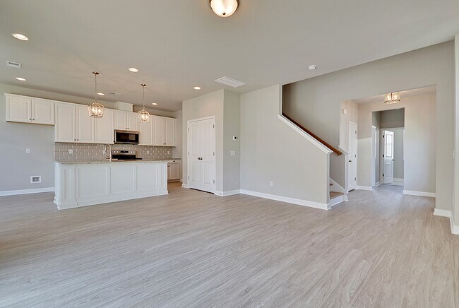 Building Photo - 598 McLernon Trce