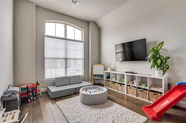 Foto del edificio - 613 Race Dr