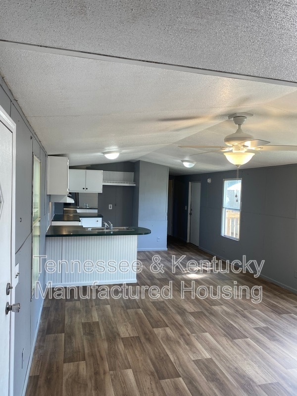 Building Photo - 1104 Columbia Ave