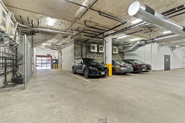 Foto del edificio - Modern 1 Bed, 1 Bath Condo @ 10th & Howard...