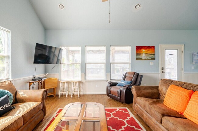 Building Photo - 948 Kahla Dr