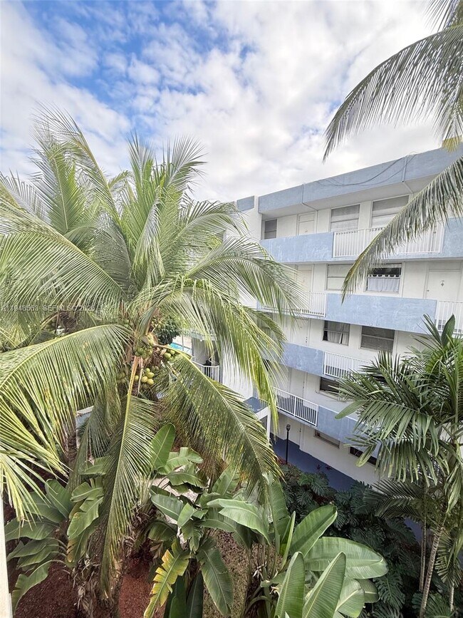 Building Photo - 1801 S Treasure Dr