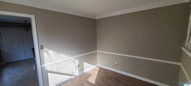 Building Photo - 420 Autumnwood Dr SW