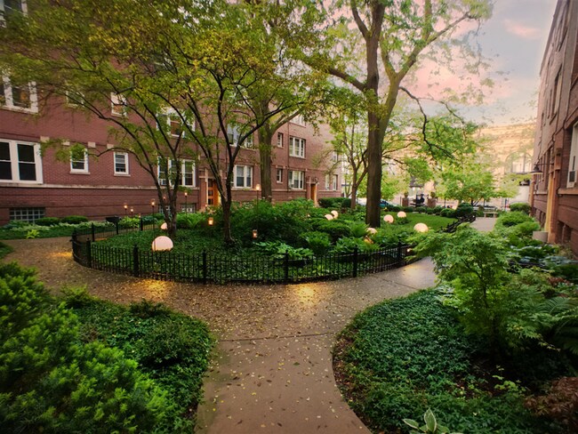 Foto del edificio - 4720 N Racine Ave