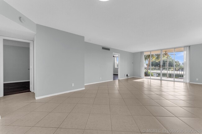 Building Photo - 931 Gardenia Dr