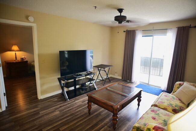 Livingroom to Master Bedroom - 950 S Kanner Hwy