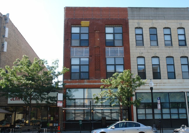 Building Photo - 1047 W Madison St