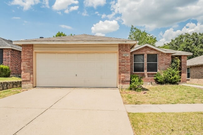 Photo - Bright, clean & open concept 3/2/2 home in Denton - 3327 Clydesdale Drive, Fort Worth TX 76210
