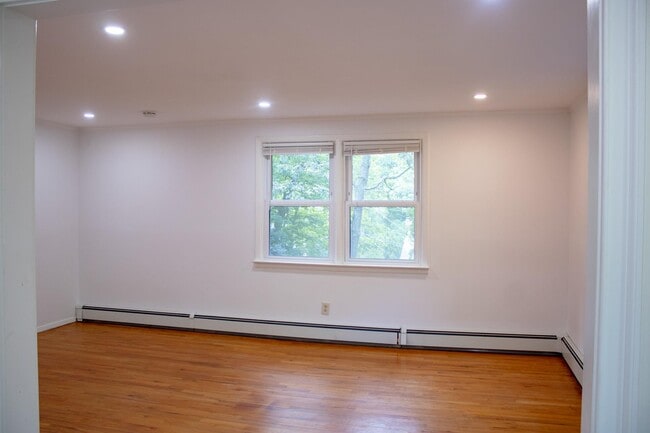 Building Photo - 64 B Polk Ave