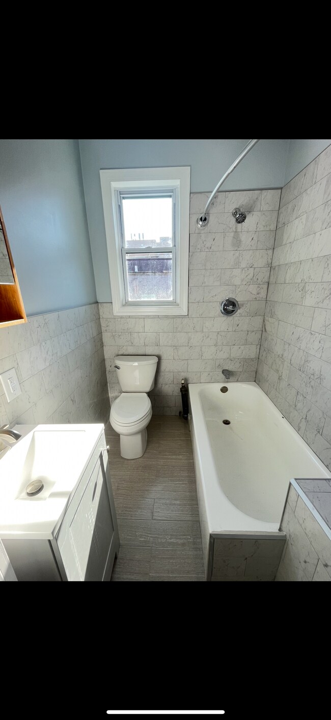 Foto del edificio - 8440 129th St