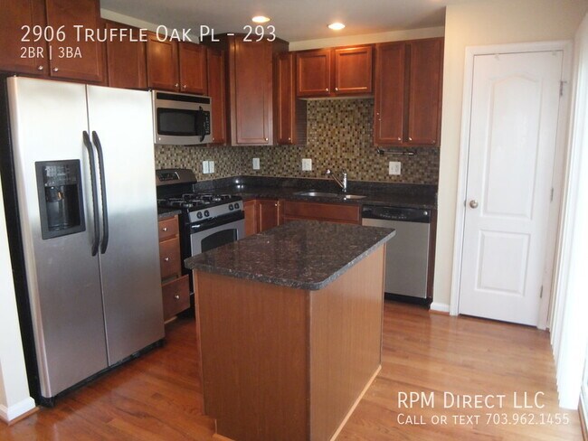 Building Photo - 3 Level Townhouse in River Oaks!