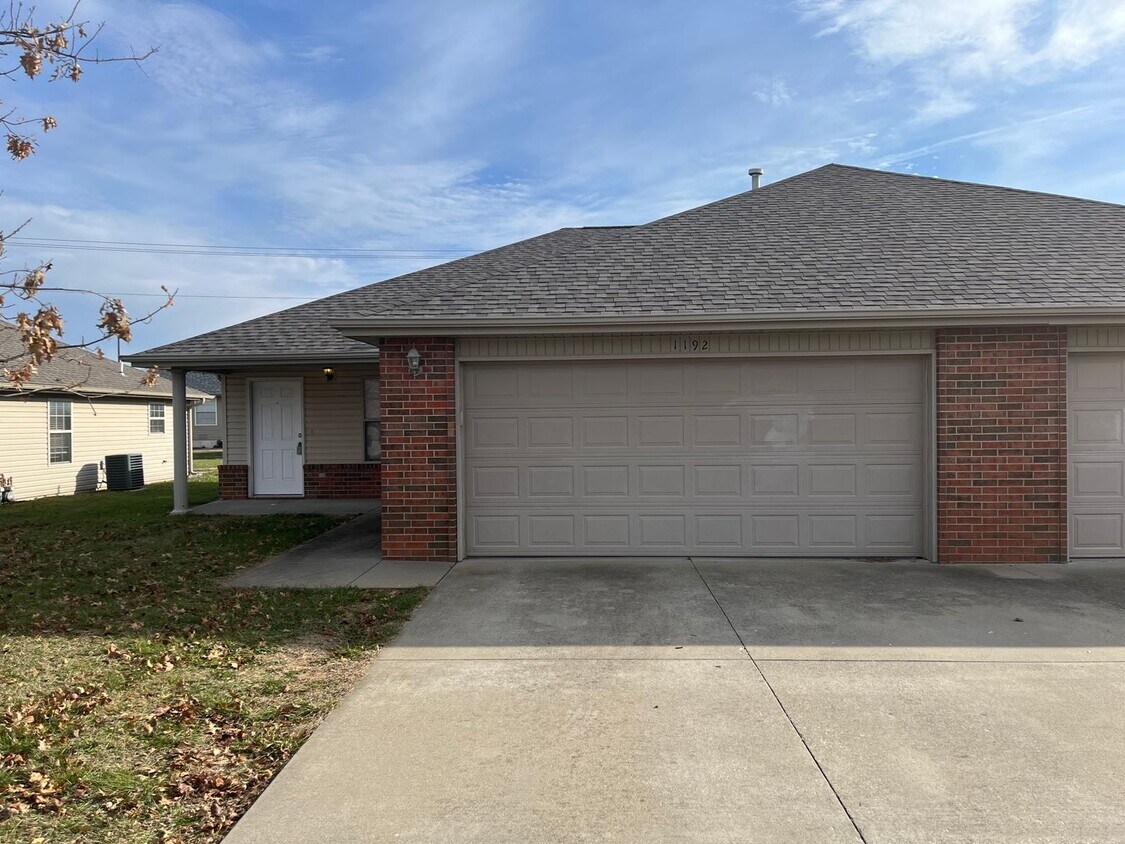 Foto principal - 1188/1192 N Northwood Ave.