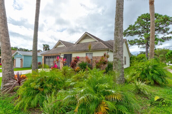 Building Photo - 700 Pine Shores Cir