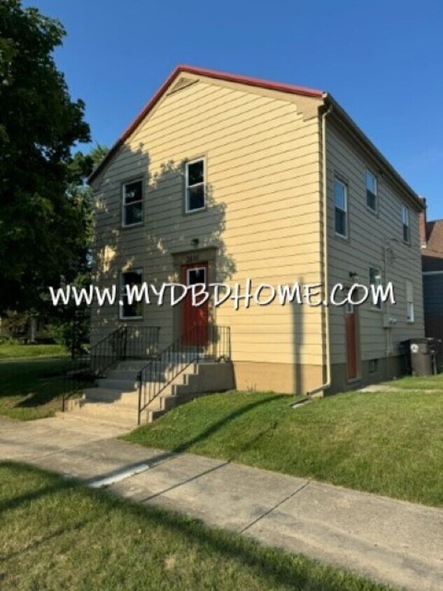 Primary Photo - 2405 Carew St