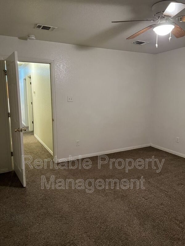 Foto del edificio - 1007 Turkey Creek Ct