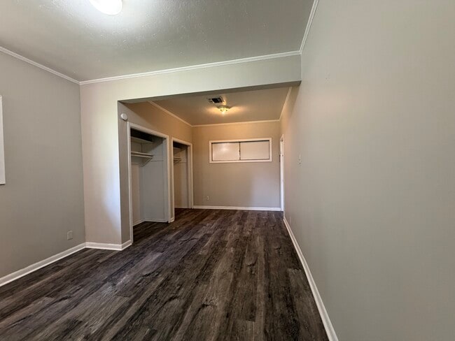 Building Photo - 300 Mitchell Ln