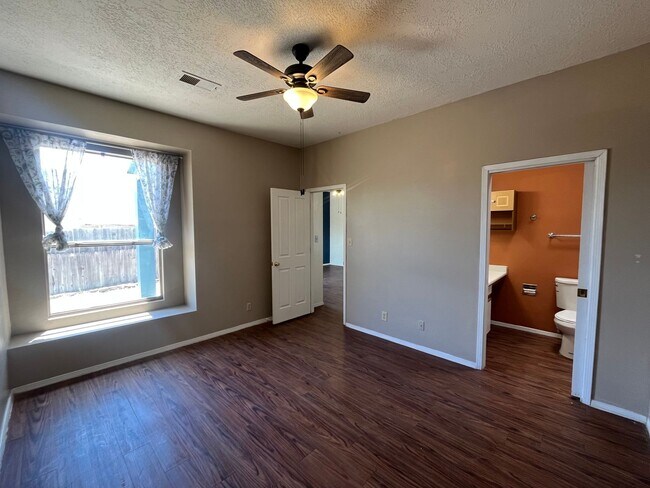 Foto del edificio - Cute 3 Bedroom 2 Bathroom Home In Rio Rancho!