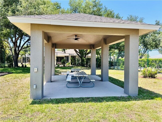 Foto del edificio - 17974 Oakmont Ridge Cir