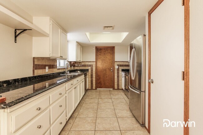 Building Photo - 20 W San Remo St