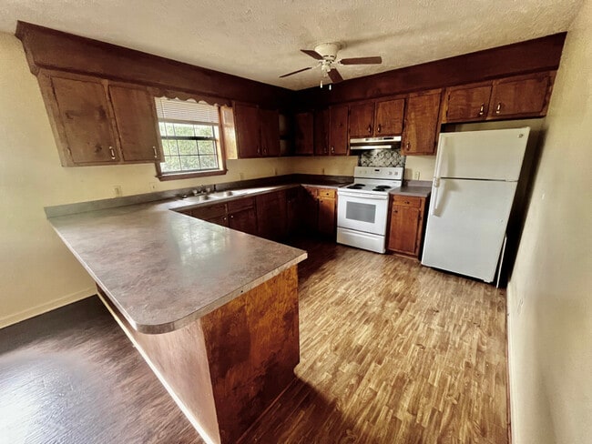 Building Photo - 576 Halbert Heights Rd