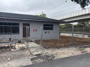 Building Photo - 4009 NW 16th Ave