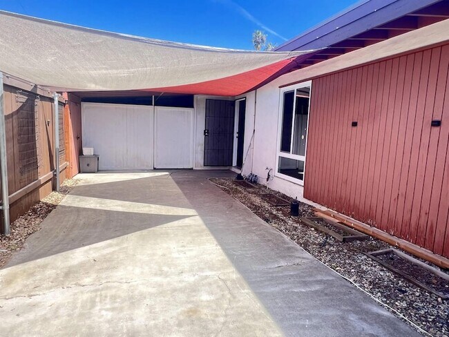 Foto del edificio - 9267 Fairlawn St