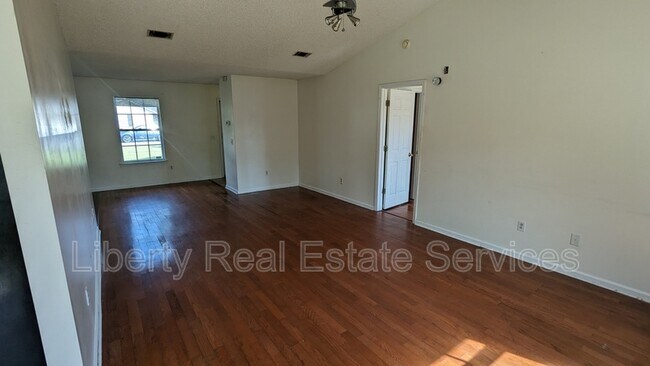 Building Photo - 922 Poppleton Dr