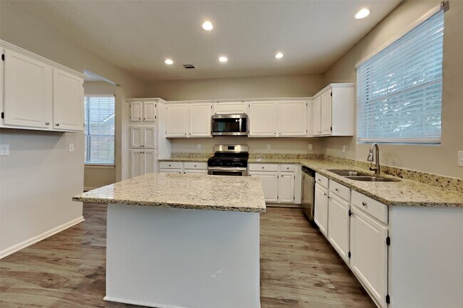 Building Photo - 4906 Echo Falls Dr