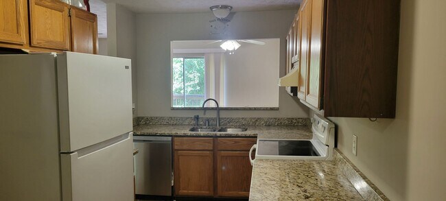 Foto del edificio - Knoxville 37923 - 2 bed 2.5 bath condo - c...