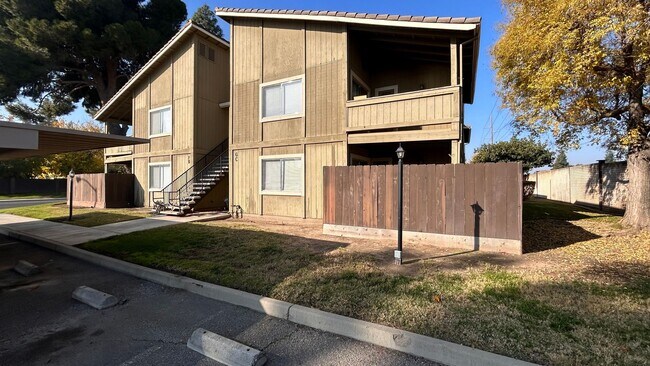 Building Photo - Water/Sewer/Garbage Included