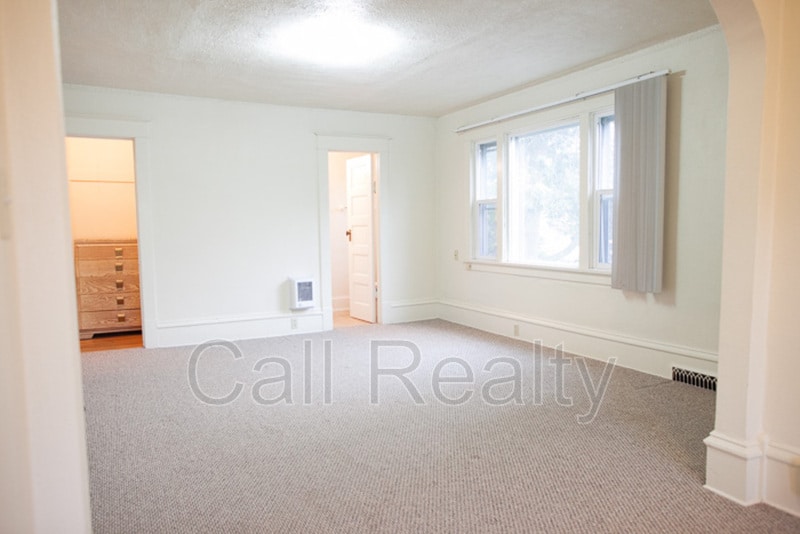 Primary Photo - 1028 E Mission Ave