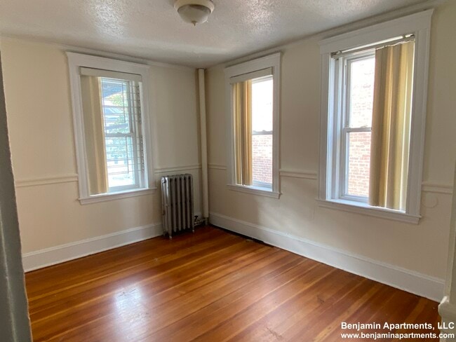 Building Photo - 15 Barrows St