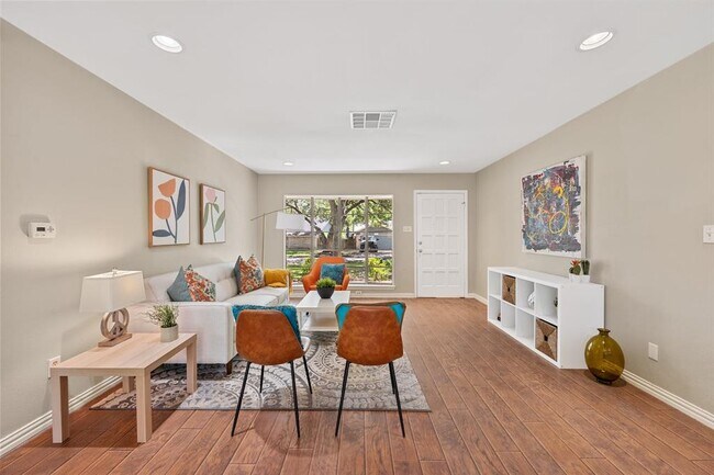 Building Photo - 10412 Firethorn Ln