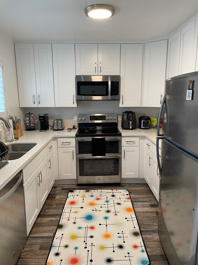 Foto principal - 3775 Georgia St