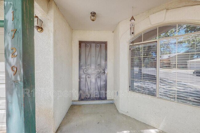 Foto del edificio - 1729 Chamisa Rd NE
