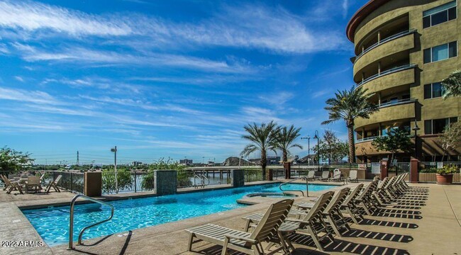 Building Photo - 945 E Playa Del Norte Dr