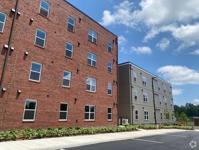 Building Photo - Saratoga Place