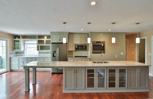 Foto del edificio - 1776 N Royal Oaks Dr