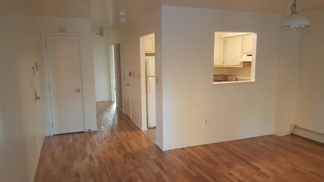 Building Photo - 458 Carlton Ave