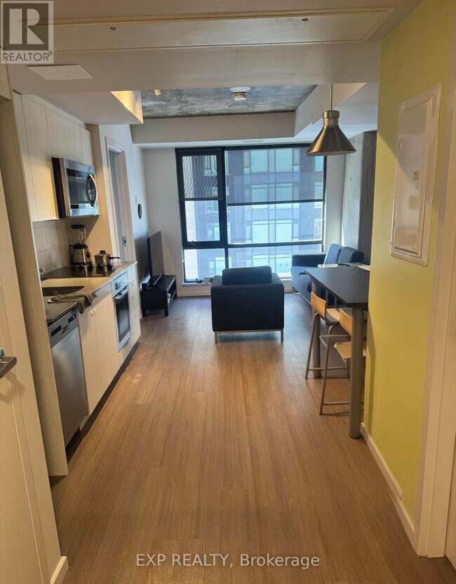 Photo du bâtiment - 105 Champagne Ave S