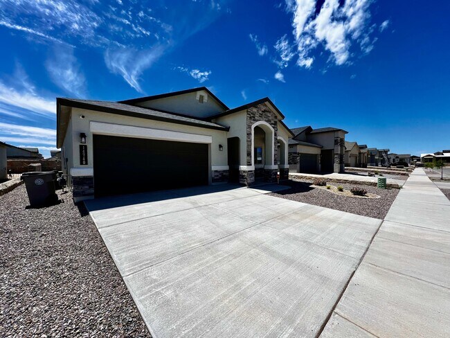 Foto del edificio - 14740 Mike a Mendoza Ave