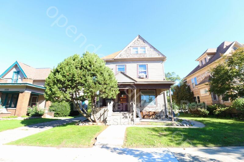 Primary Photo - 109 S State St