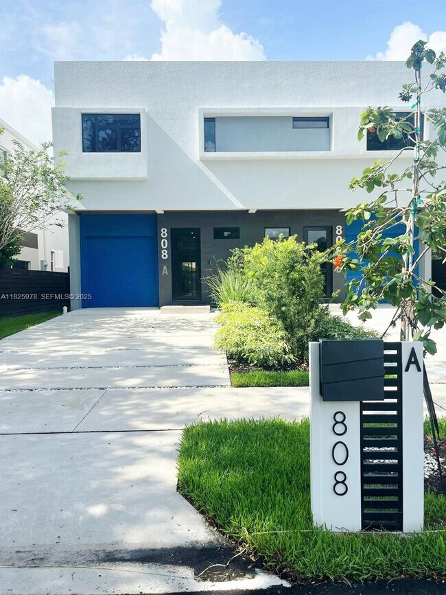 Foto del edificio - 808-810 SW 9th St