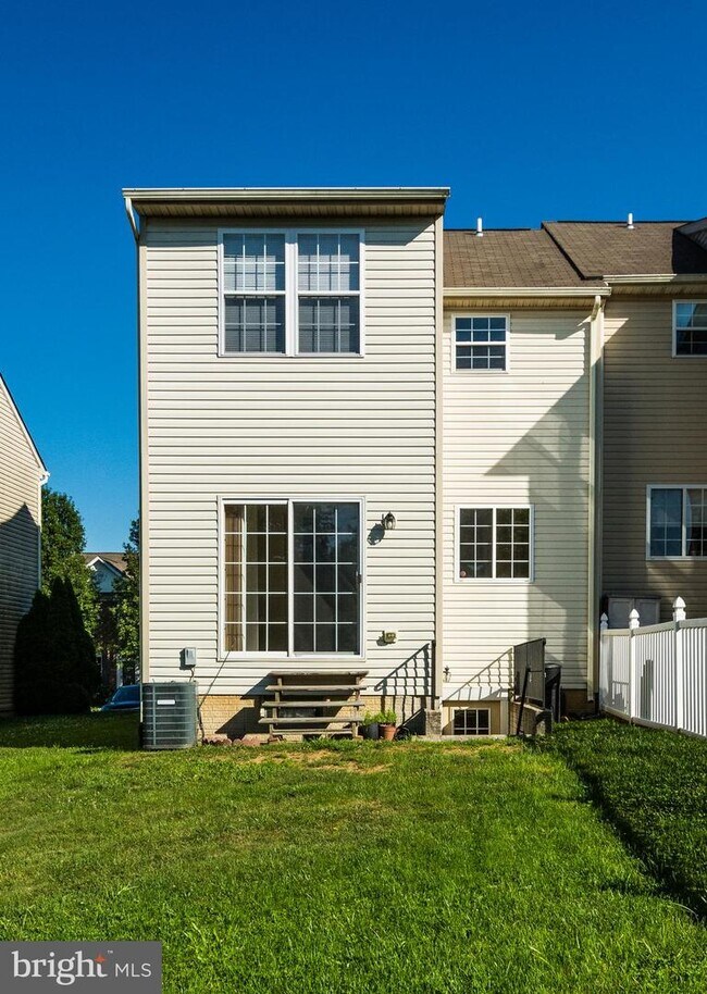 Building Photo - 211 Mary Jane Ln