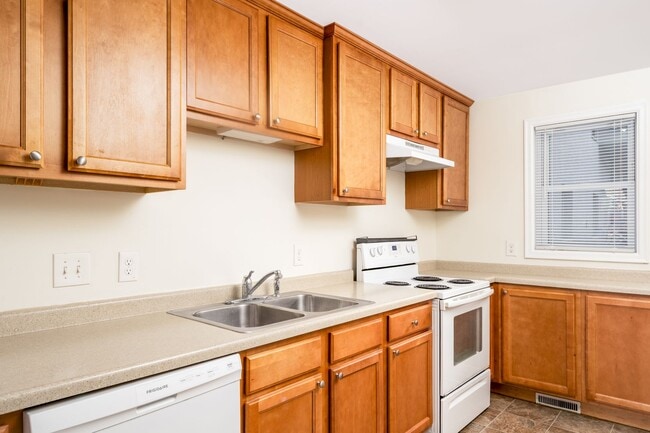 Building Photo - ENTIRE HOUSE: Cozy 2-Bedroom Home in Beautiful Prospect Park!