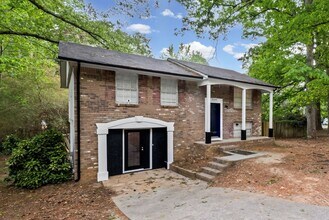 Building Photo - 3100 Fern Valley Dr SW