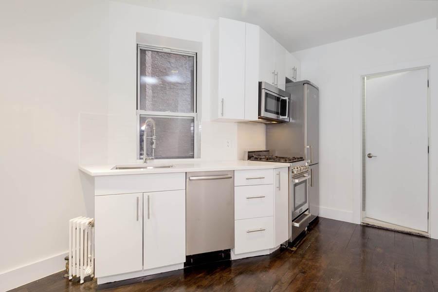 Primary Photo - 222 E 27th St
