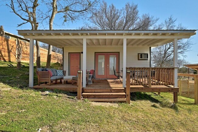Foto del edificio - 5210 Rogers Ln