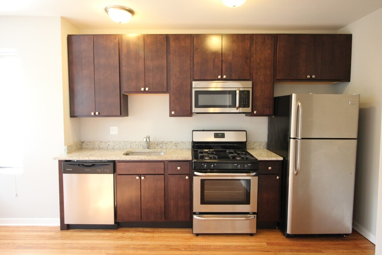 Foto principal - 2438 W North Shore Ave