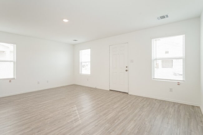 Building Photo - 8171 Nube Medina